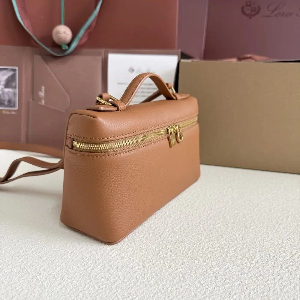 Loro Piana A bag women's Extra Pocket L19 — Photo 2