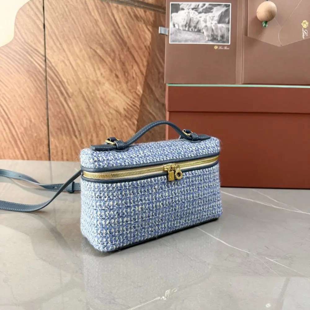 Loro Piana A bag women's Extra Pocket L19 — Photo 2