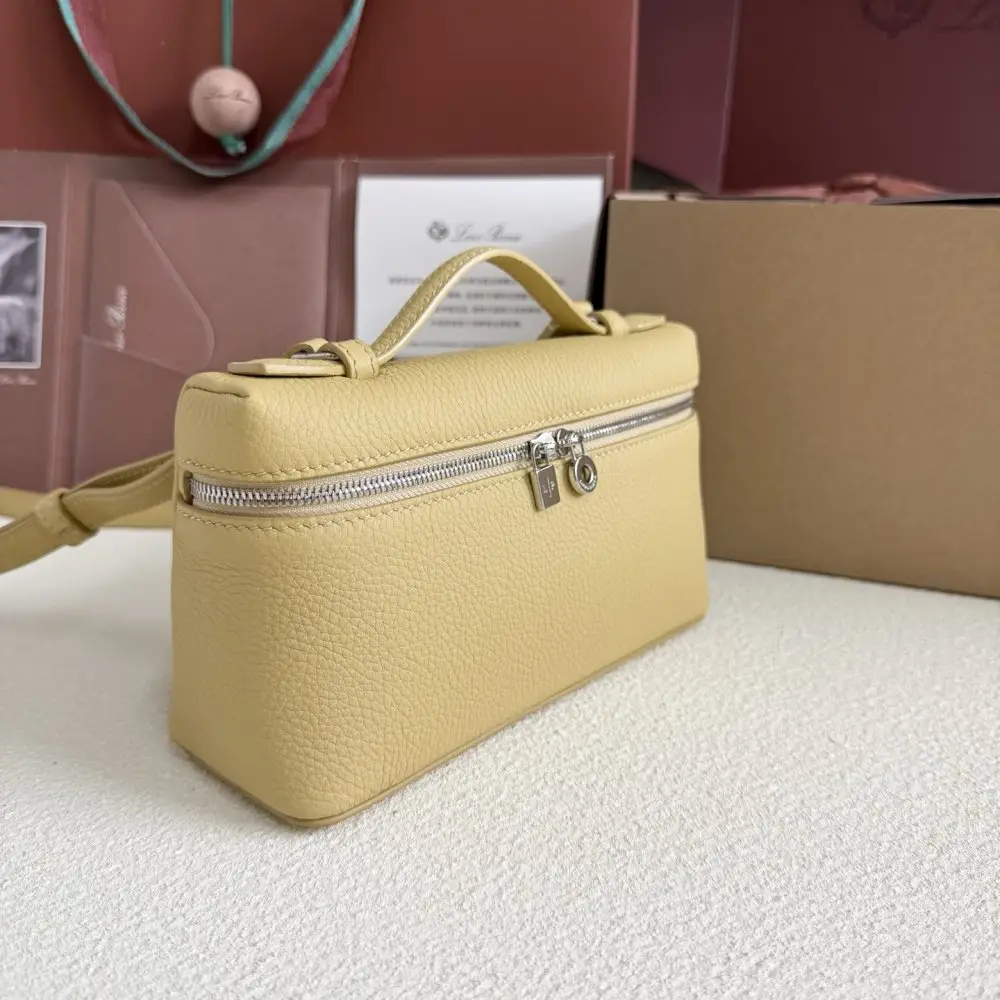Loro Piana A bag women's Extra Pocket L19 — Photo 2