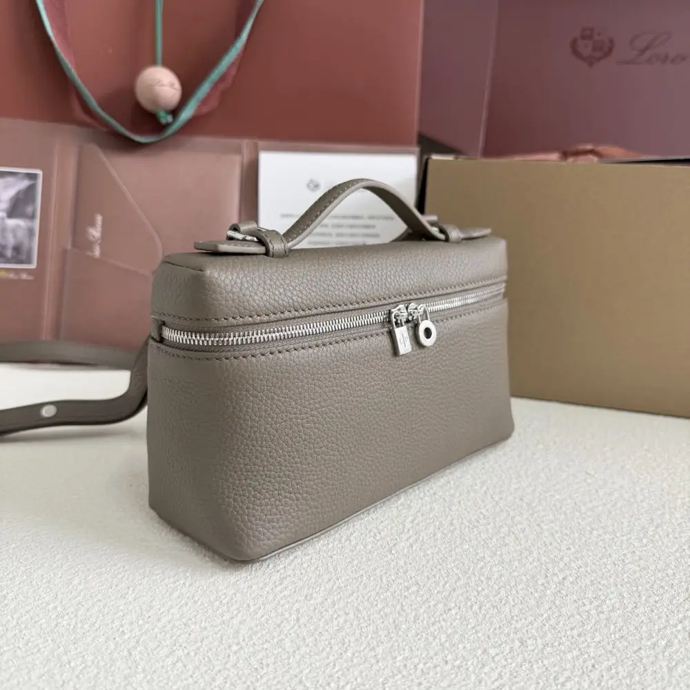 Loro Piana A bag women's Extra Pocket L19 — Photo 2