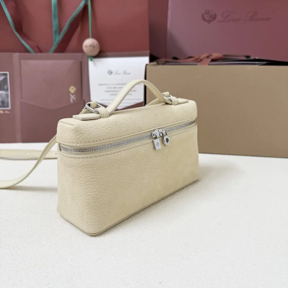 Loro Piana A bag women's Extra Pocket L19 — Photo 3