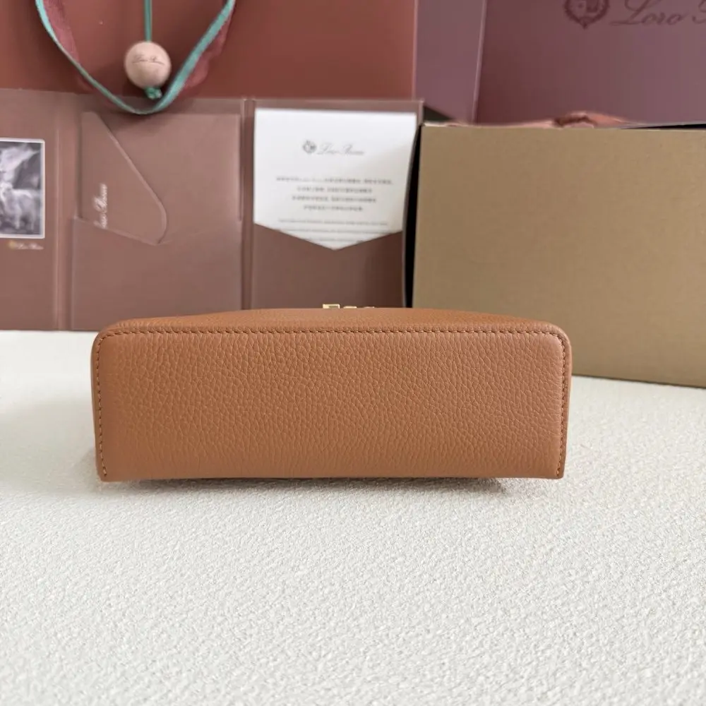 Loro Piana A bag women's Extra Pocket L19 — Photo 3