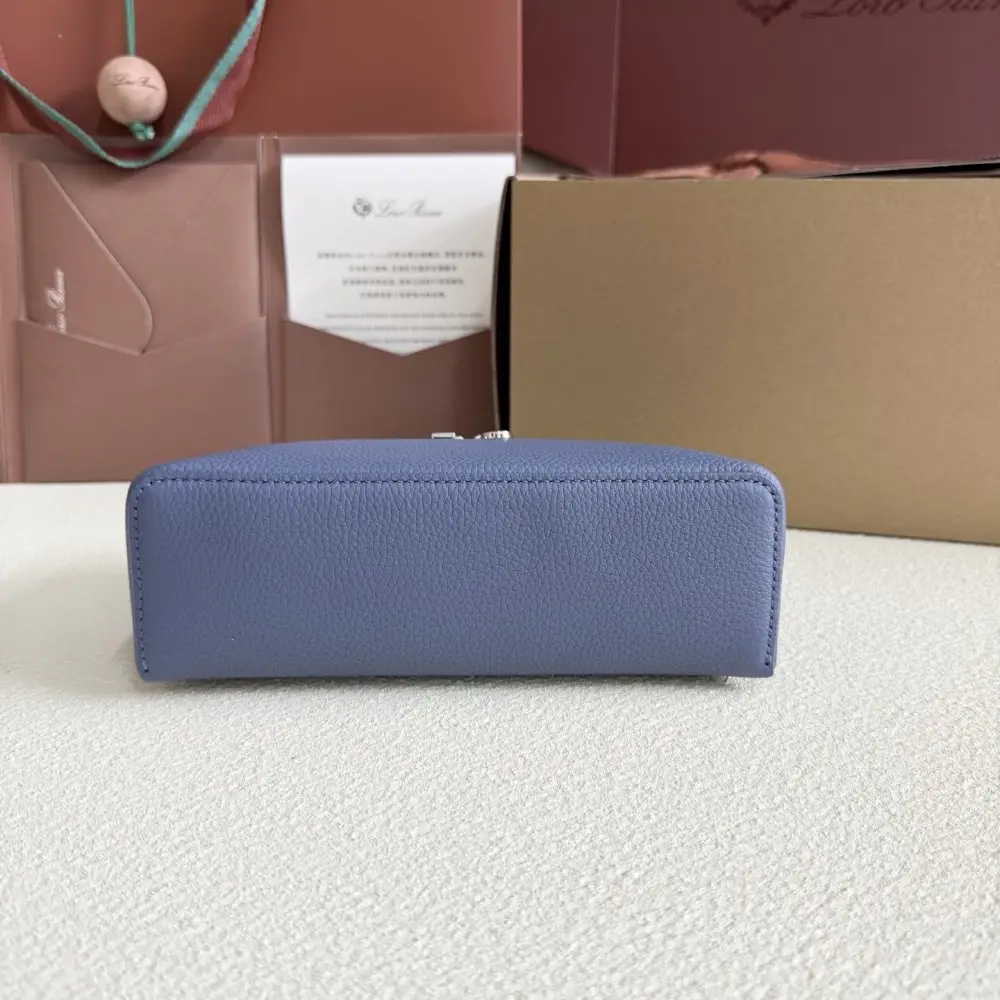 Loro Piana A bag women's Extra Pocket L19 — Photo 3