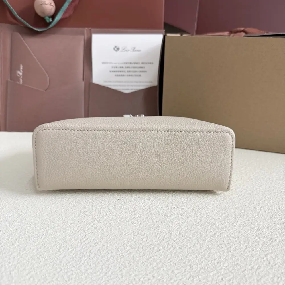 Loro Piana A bag women's Extra Pocket L19 — Photo 3