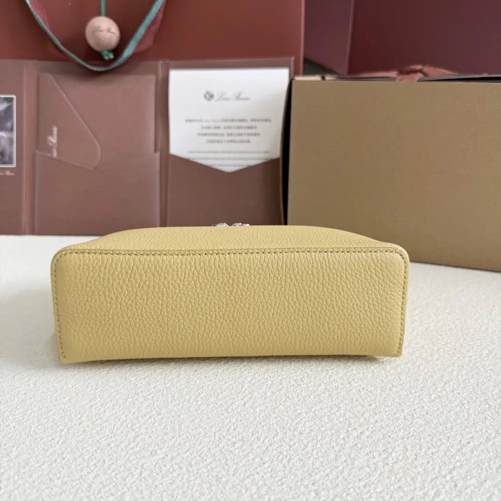 Loro Piana A bag women's Extra Pocket L19 — Photo 3