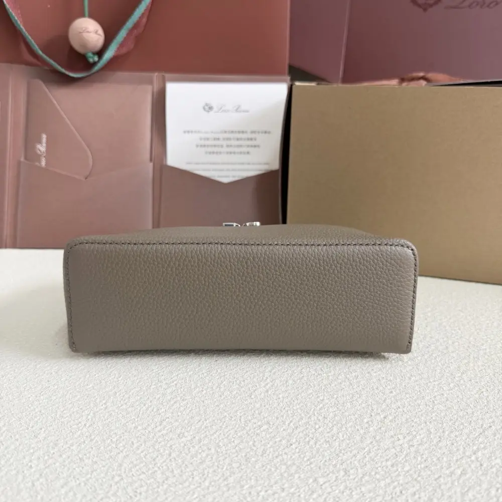 Loro Piana A bag women's Extra Pocket L19 — Photo 3