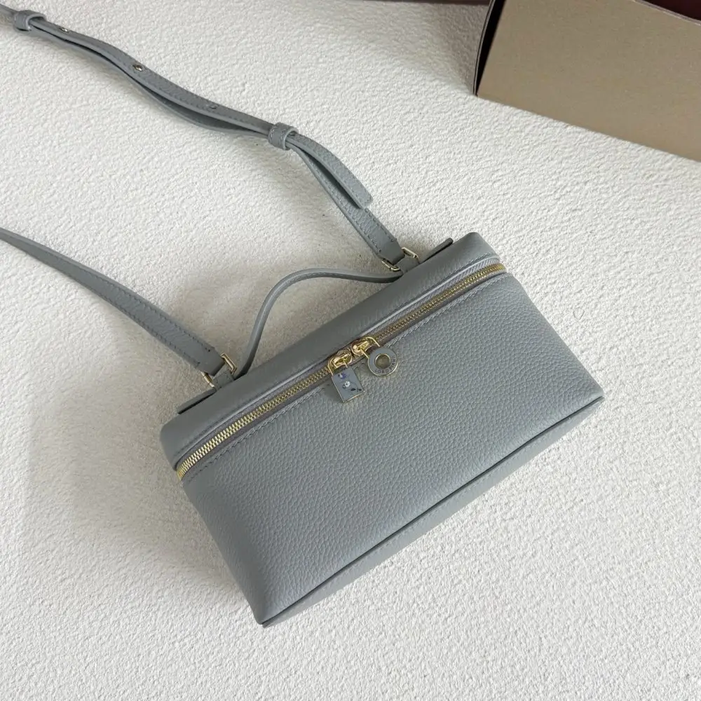 Loro Piana A bag women's Extra Pocket L19 — Photo 4