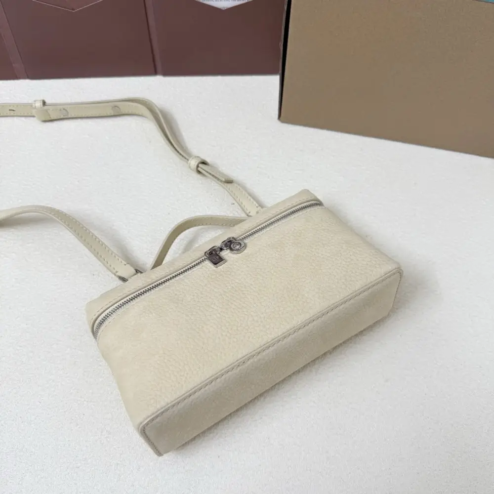 Loro Piana A bag women's Extra Pocket L19 — Photo 4