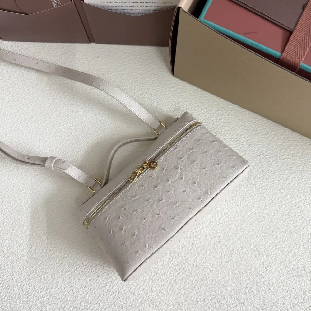 Loro Piana A bag women's Extra Pocket L19 — Photo 4