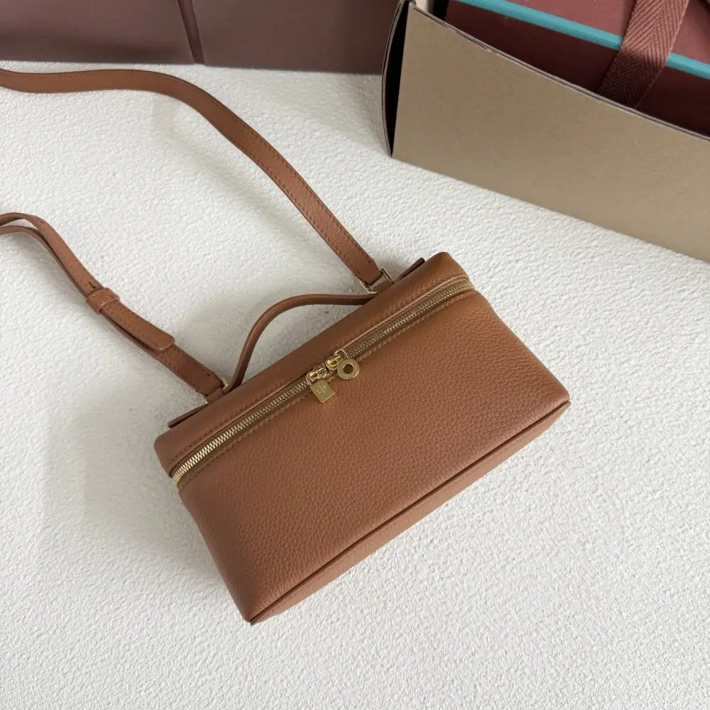 Loro Piana A bag women's Extra Pocket L19 — Photo 4