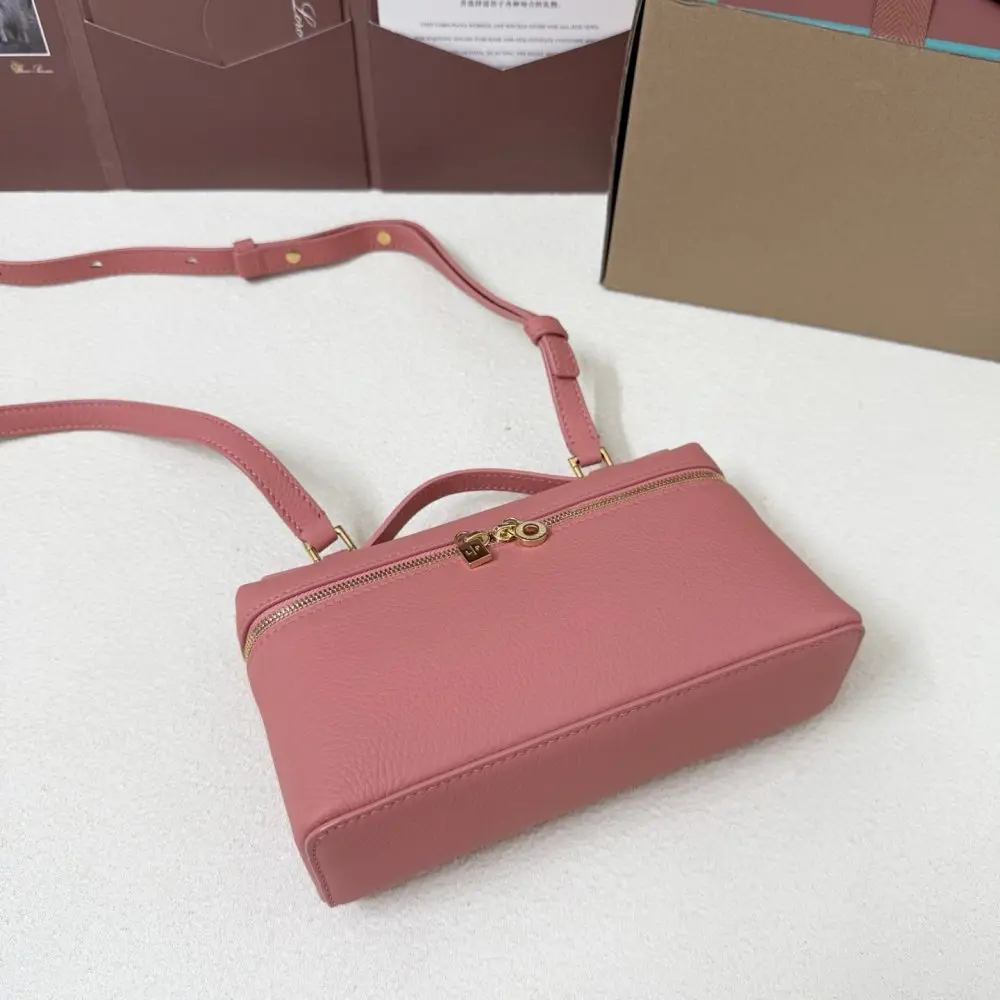Loro Piana A bag women's Extra Pocket L19 — Photo 4