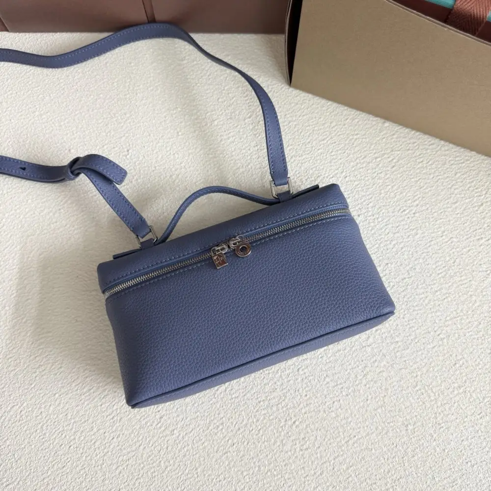 Loro Piana A bag women's Extra Pocket L19 — Photo 4