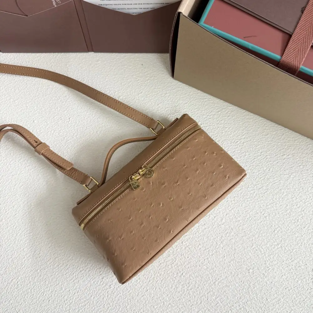 Loro Piana A bag women's Extra Pocket L19 — Photo 4