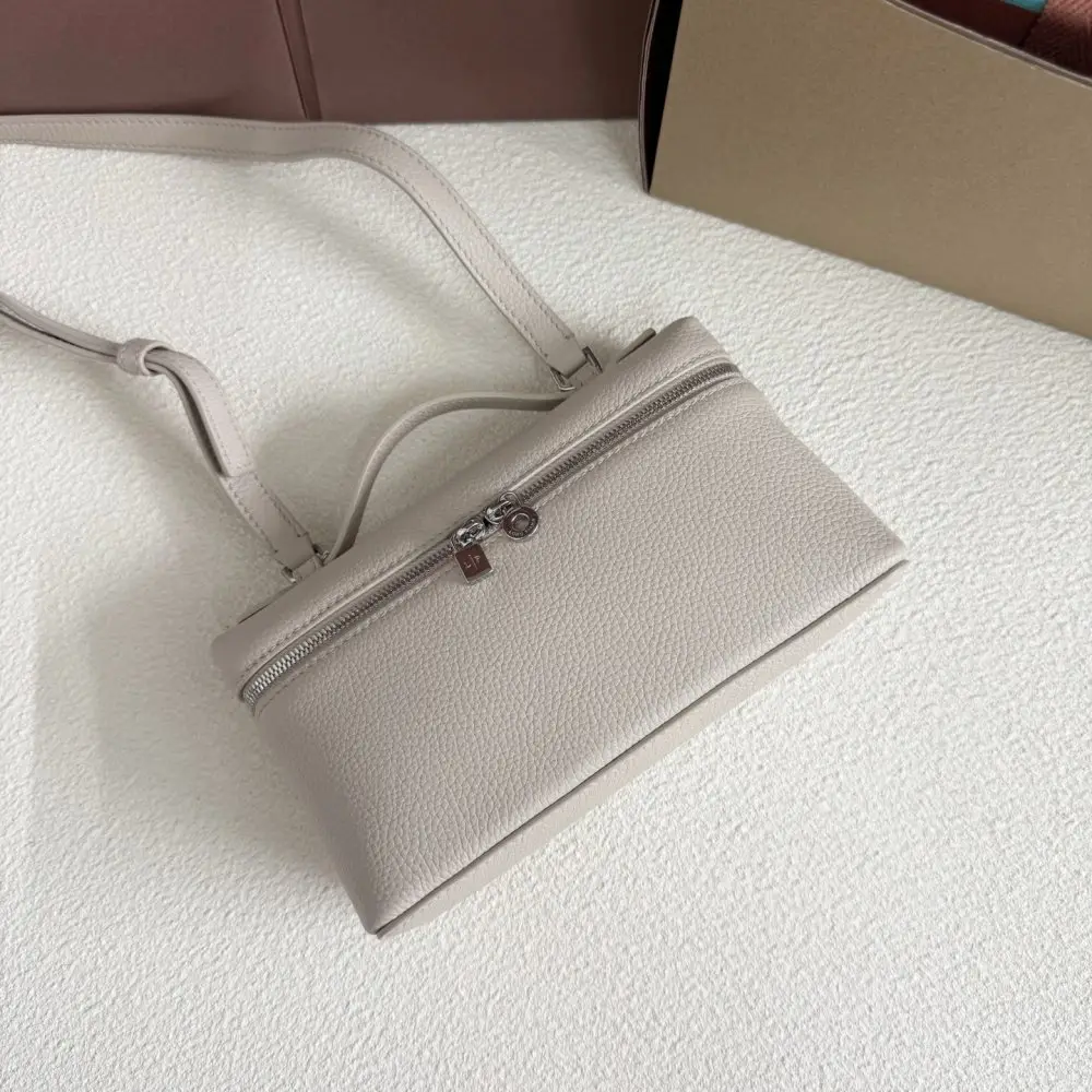 Loro Piana A bag women's Extra Pocket L19 — Photo 4