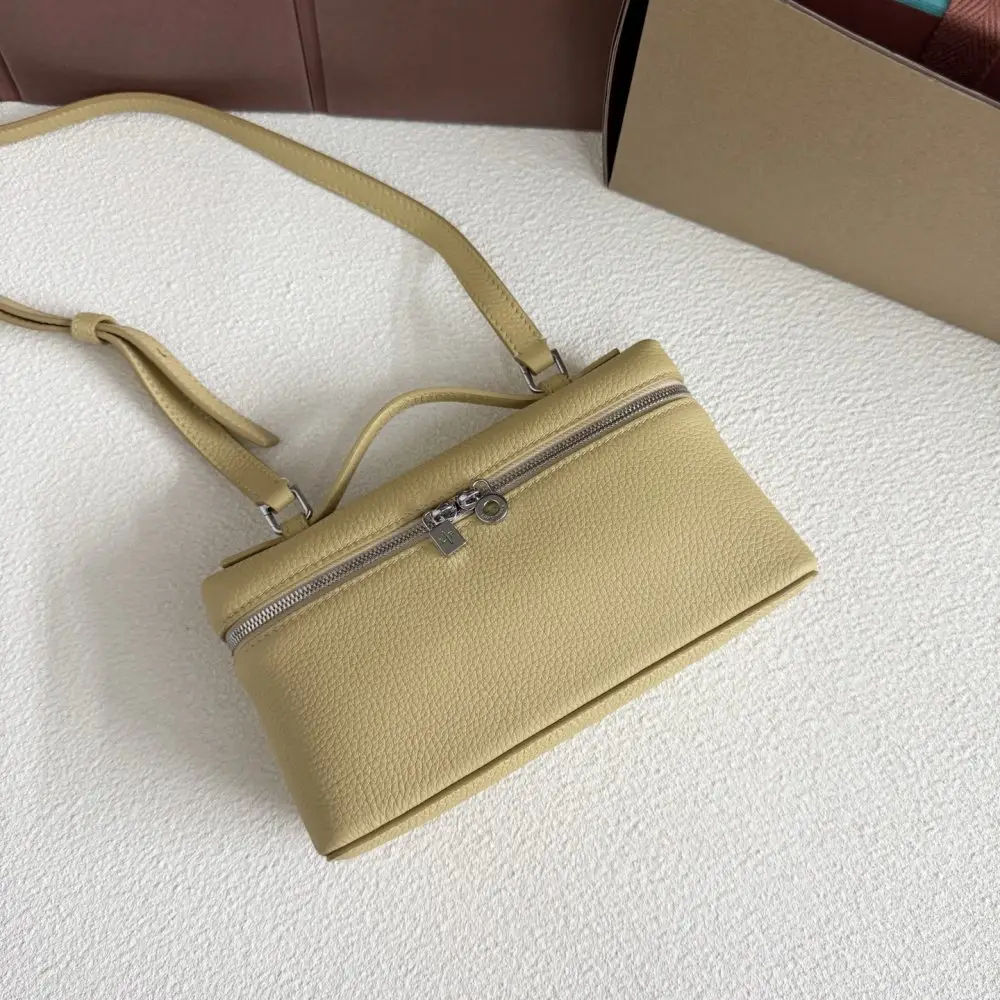 Loro Piana A bag women's Extra Pocket L19 — Photo 4