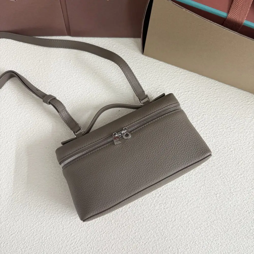 Loro Piana A bag women's Extra Pocket L19 — Photo 4