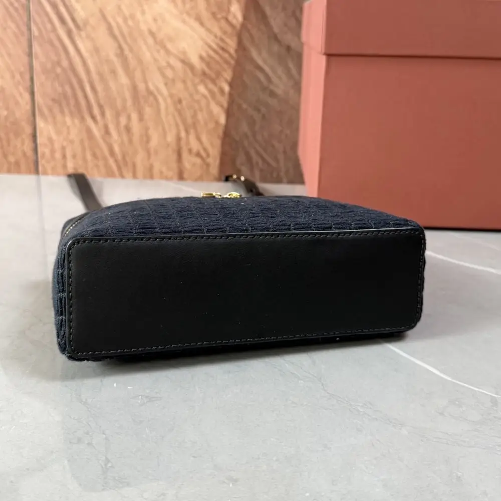 Loro Piana A bag women's Extra Pocket L19 — Photo 4