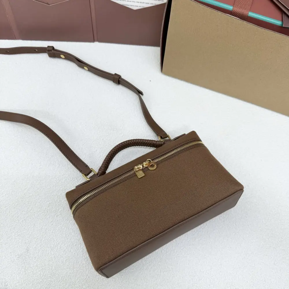 Loro Piana A bag women's Extra Pocket L19 — Photo 4