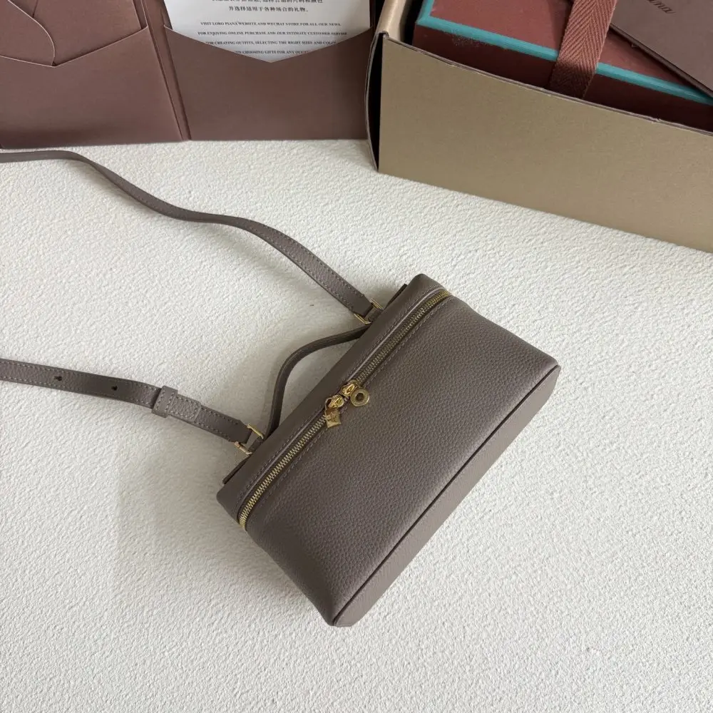 Loro Piana A bag women's Extra Pocket L19 — Photo 4