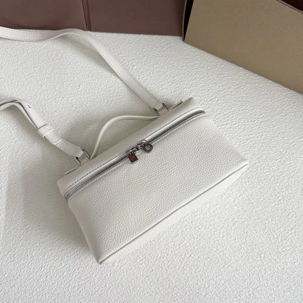 Loro Piana A bag women's Extra Pocket L19 — Photo 4