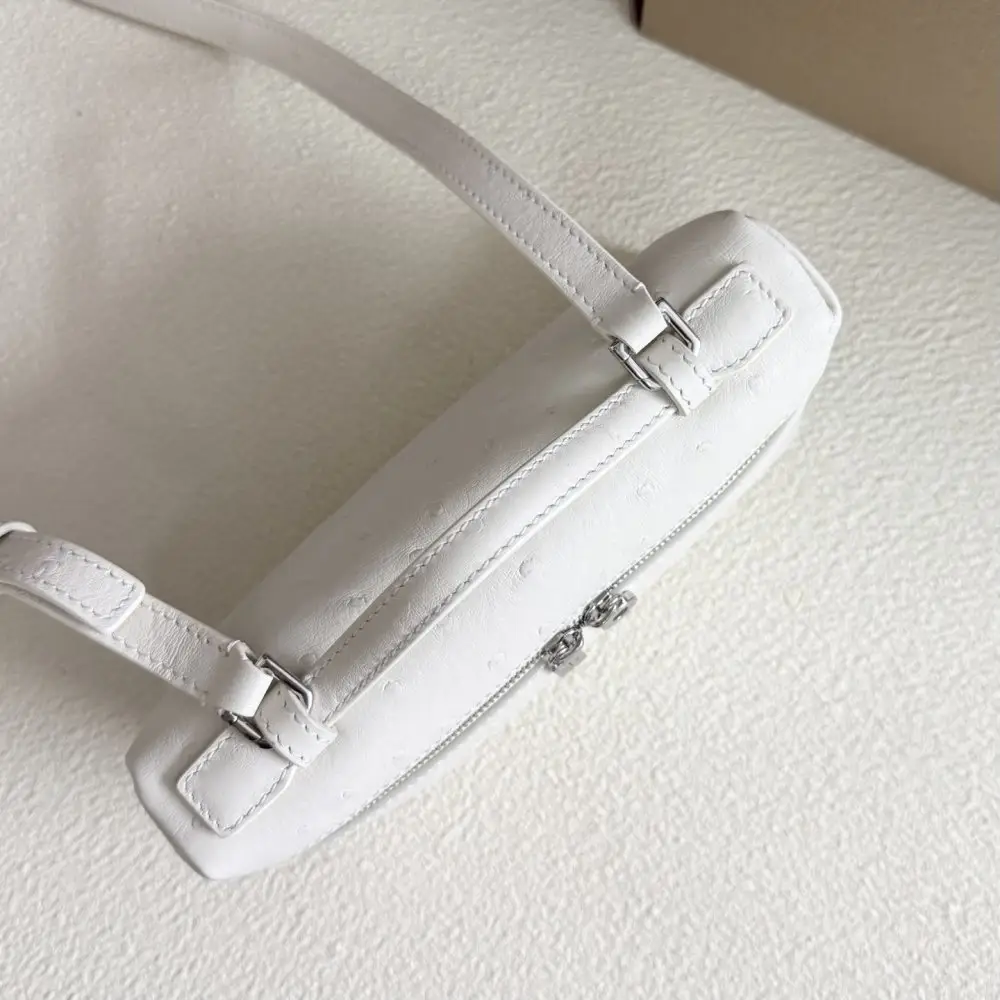 Loro Piana A bag women's Extra Pocket L19 — Photo 5