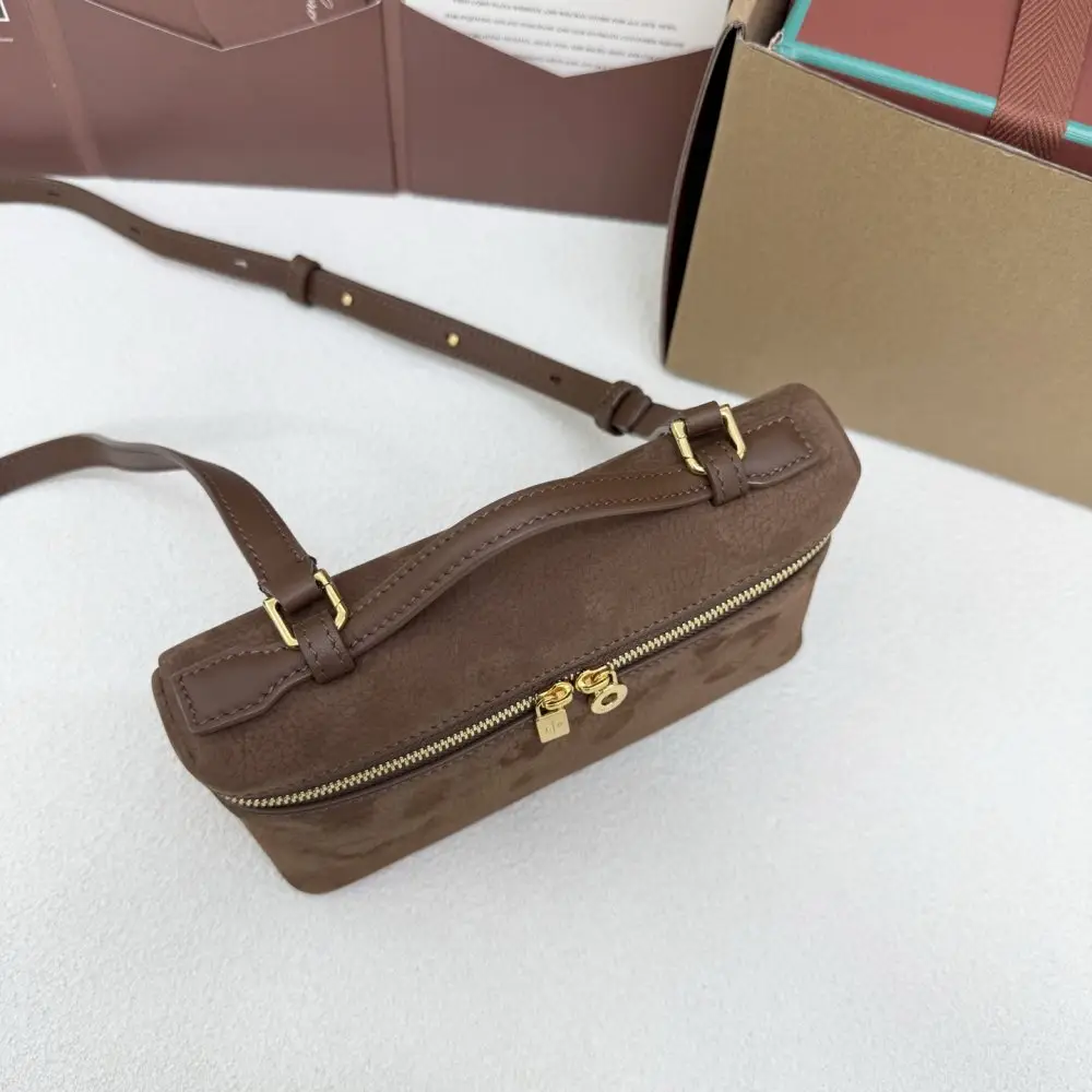 Loro Piana A bag women's Extra Pocket L19 — Photo 5