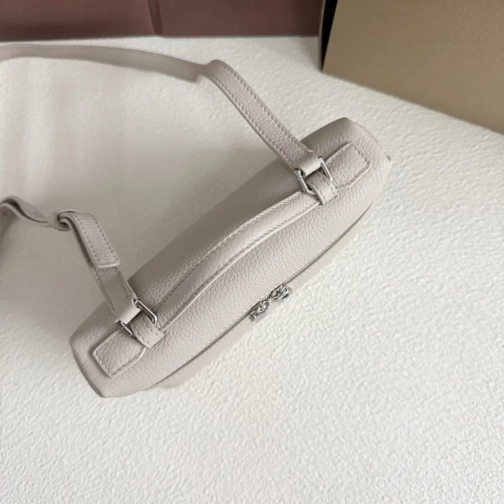 Loro Piana A bag women's Extra Pocket L19 — Photo 5