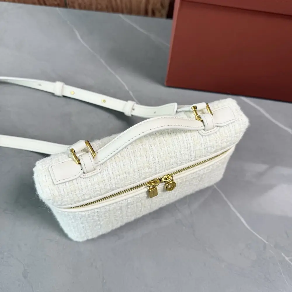Loro Piana Сумка женская Extra Pocket L19 — Фото 5