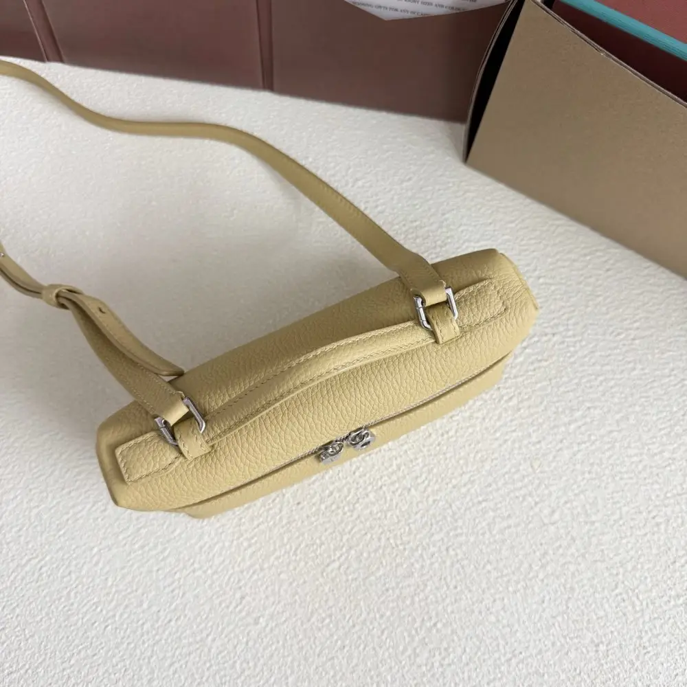 Loro Piana A bag women's Extra Pocket L19 — Photo 5