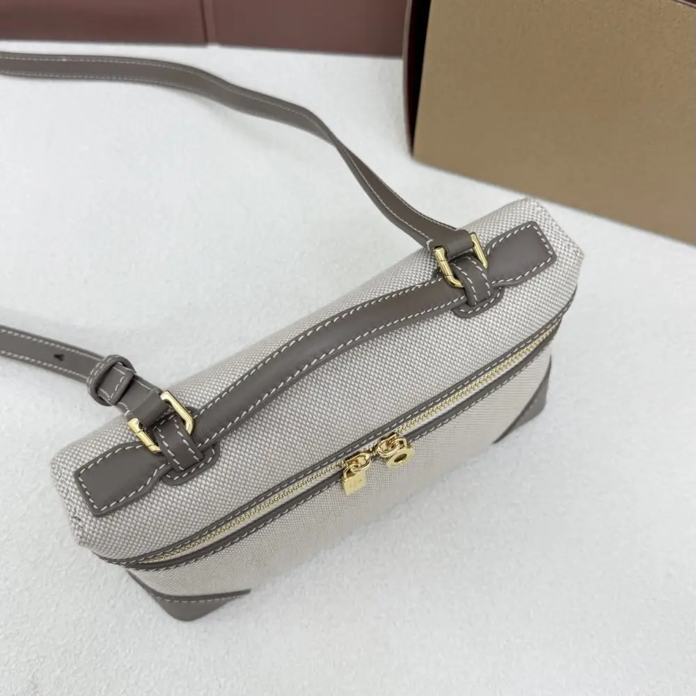 Loro Piana A bag women's Extra Pocket L19 — Photo 5