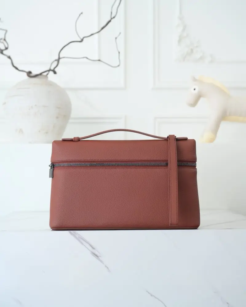 Loro Piana — Сумка женская Extra Pouch L29