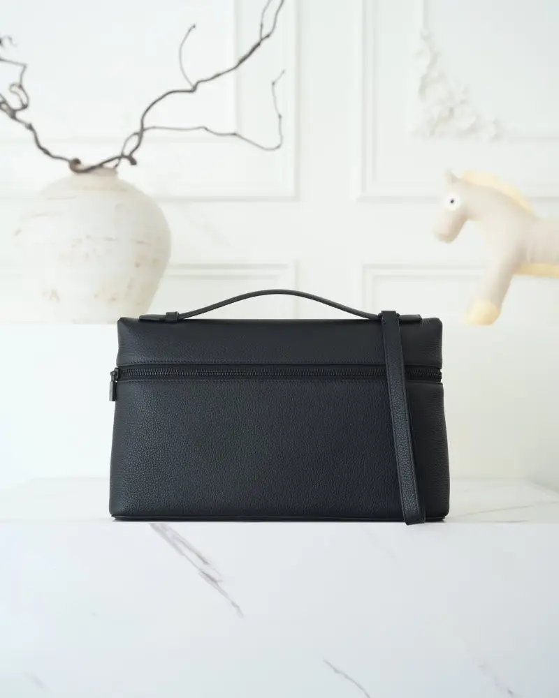 Loro Piana — Сумка женская Extra Pouch L29