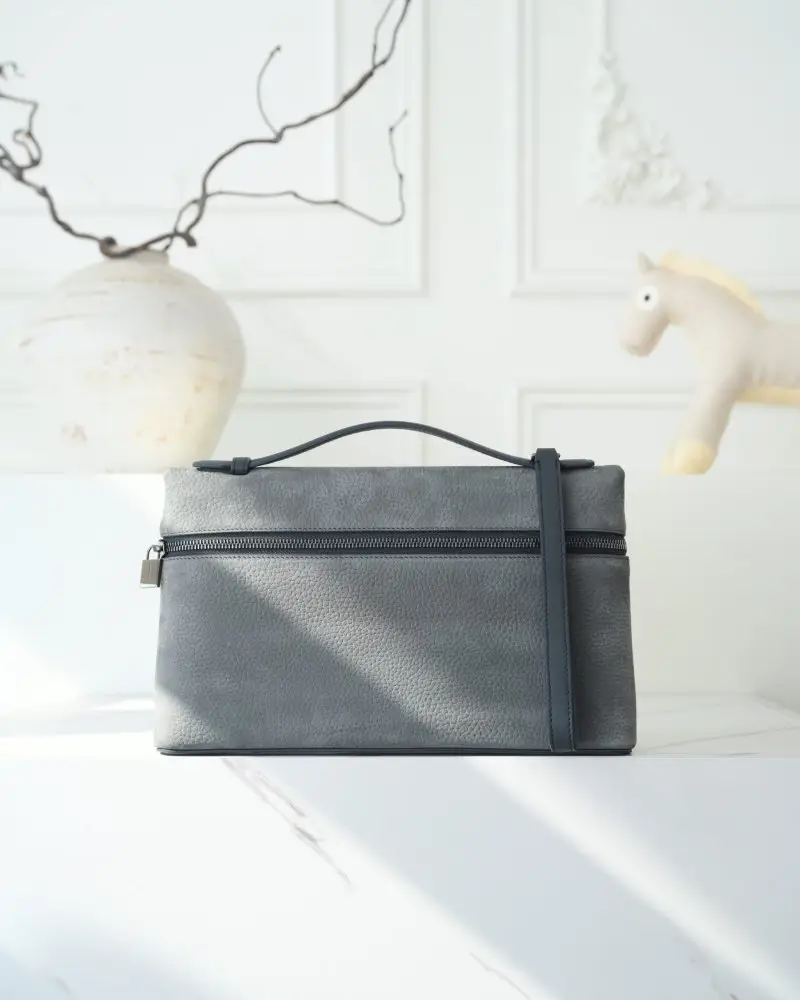 Loro Piana — Сумка женская Extra Pouch L29
