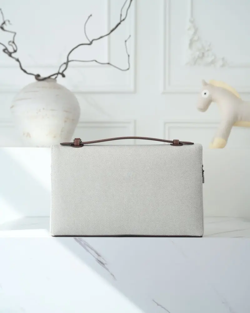 Loro Piana Сумка женская Extra Pouch L29 — Фото 2