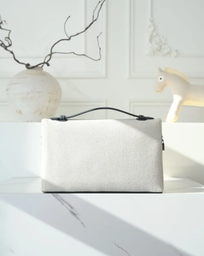 Loro Piana Сумка женская Extra Pouch L29 — Фото 2