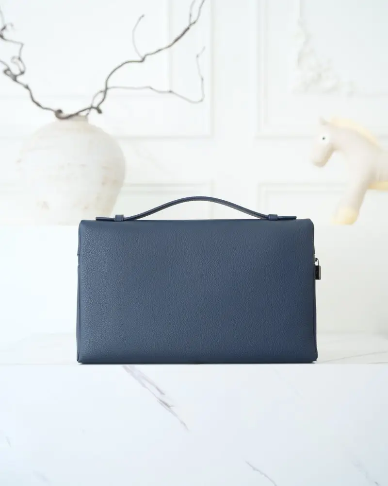 Loro Piana Сумка женская Extra Pouch L29 — Фото 2