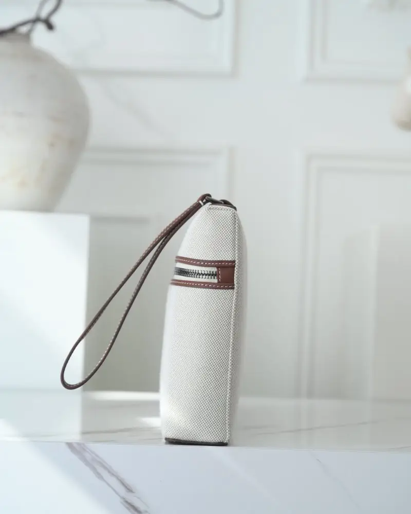 Loro Piana Сумка женская Extra Pouch L29 — Фото 3
