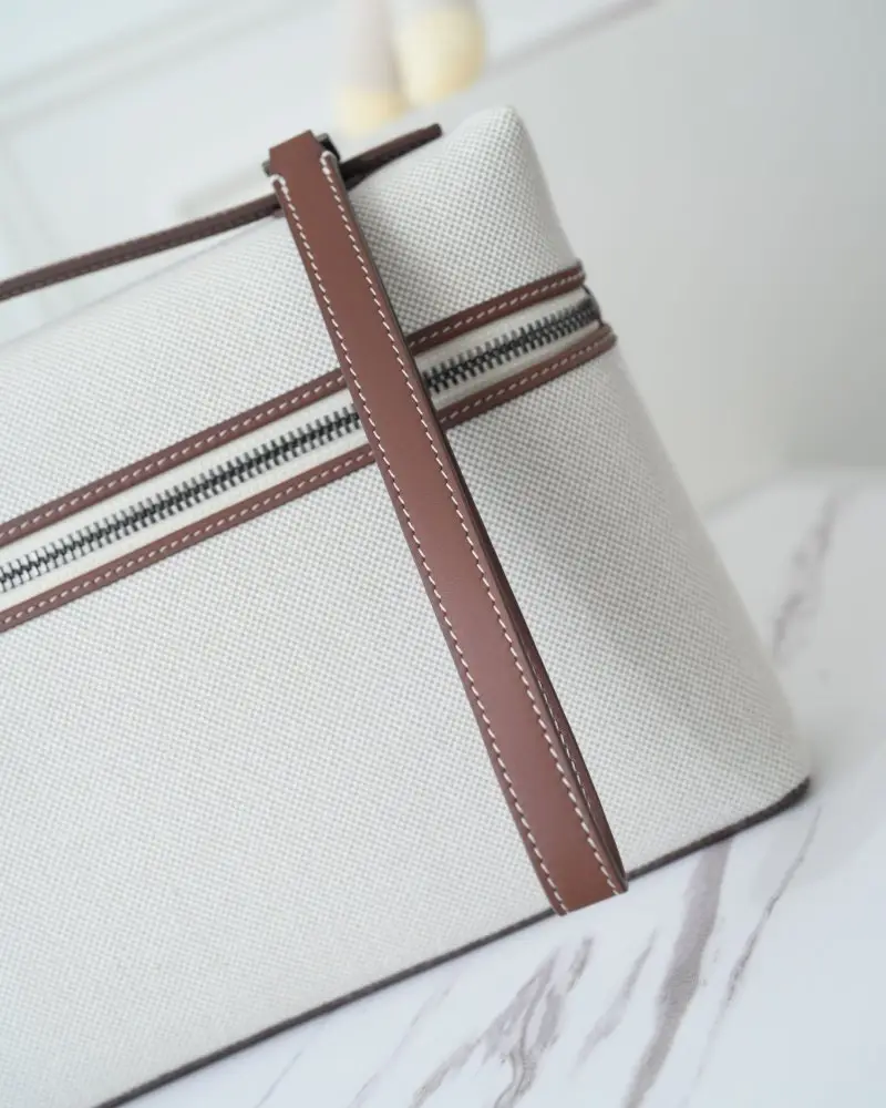 Loro Piana Сумка женская Extra Pouch L29 — Фото 5