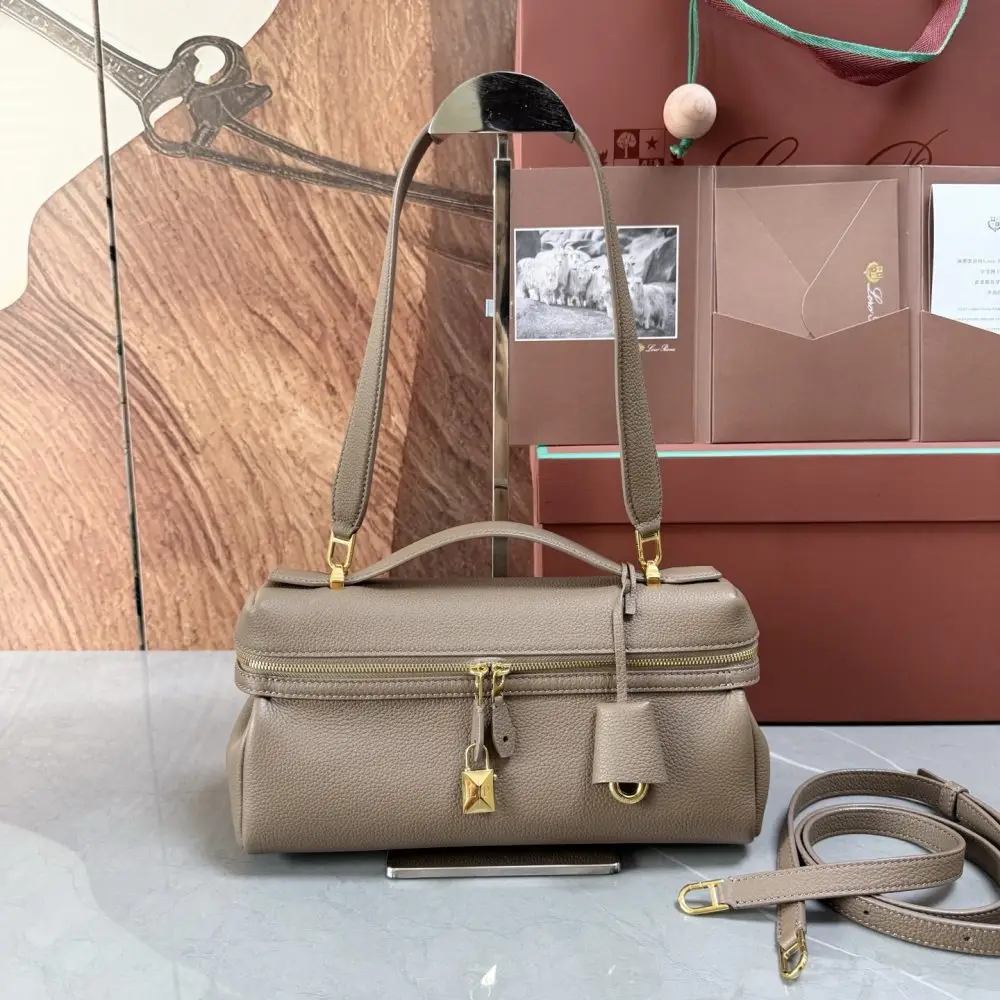Loro Piana — Сумка жіноча Extra Softy Bag L29
