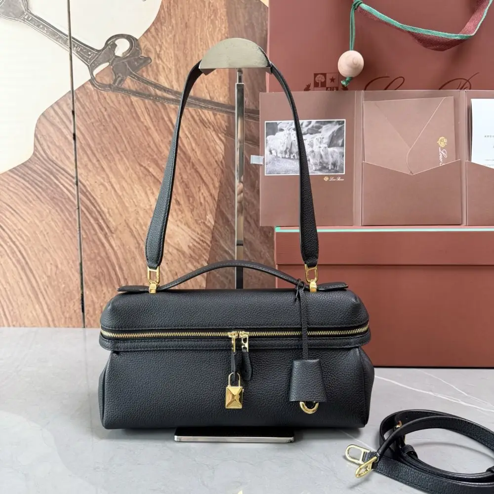 Loro Piana — A bag women's Extra Softy Bag L29