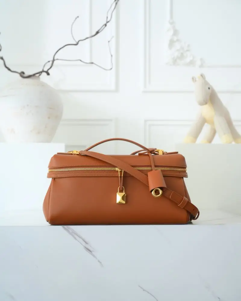 Loro Piana — A bag women's Extra Softy Bag L29