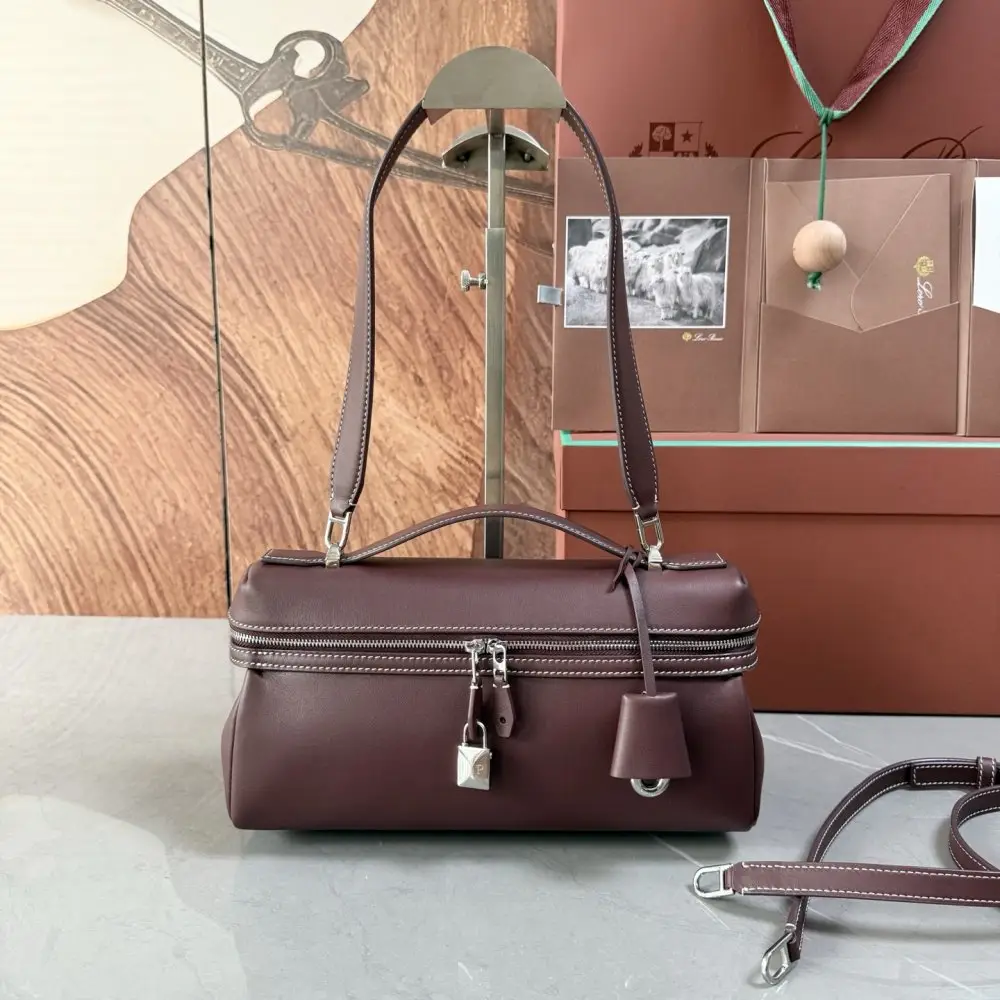 Loro Piana — A bag women's Extra Softy Bag L29