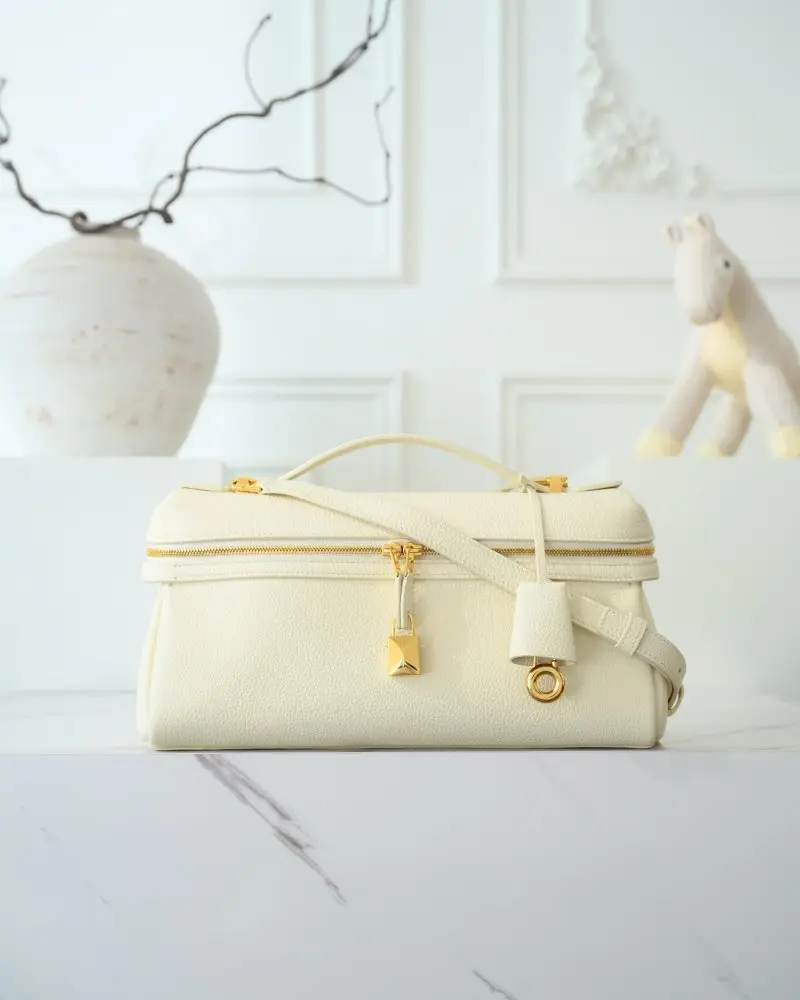 Loro Piana — A bag women's Extra Softy Bag L29