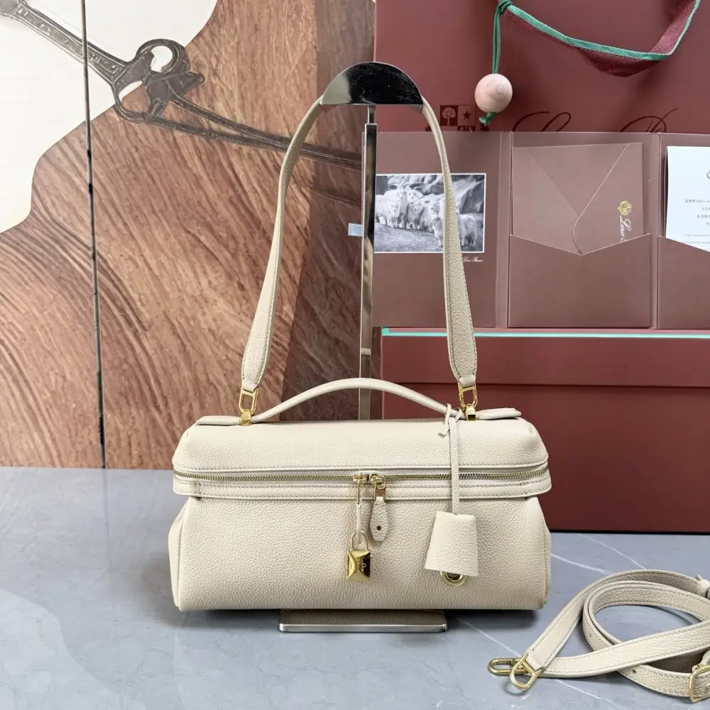 Loro Piana — A bag women's Extra Softy Bag L29
