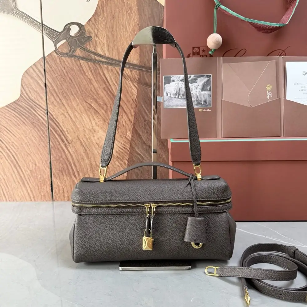 Loro Piana — A bag women's Extra Softy Bag L29