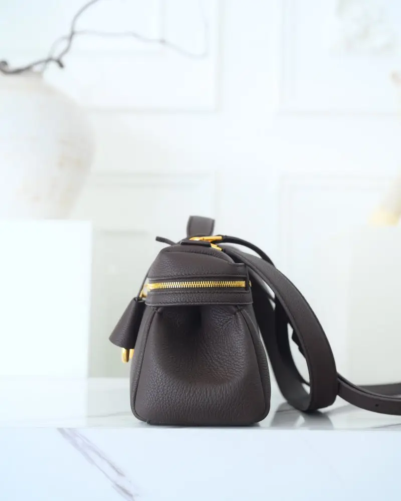 Loro Piana A bag women's Extra Softy Bag L29 — Photo 2