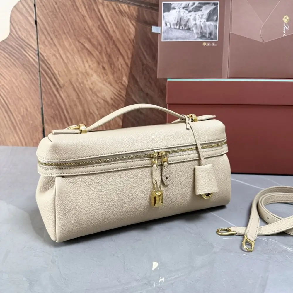 Loro Piana A bag women's Extra Softy Bag L29 — Photo 2