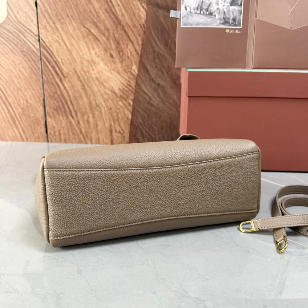 Loro Piana A bag women's Extra Softy Bag L29 — Photo 3