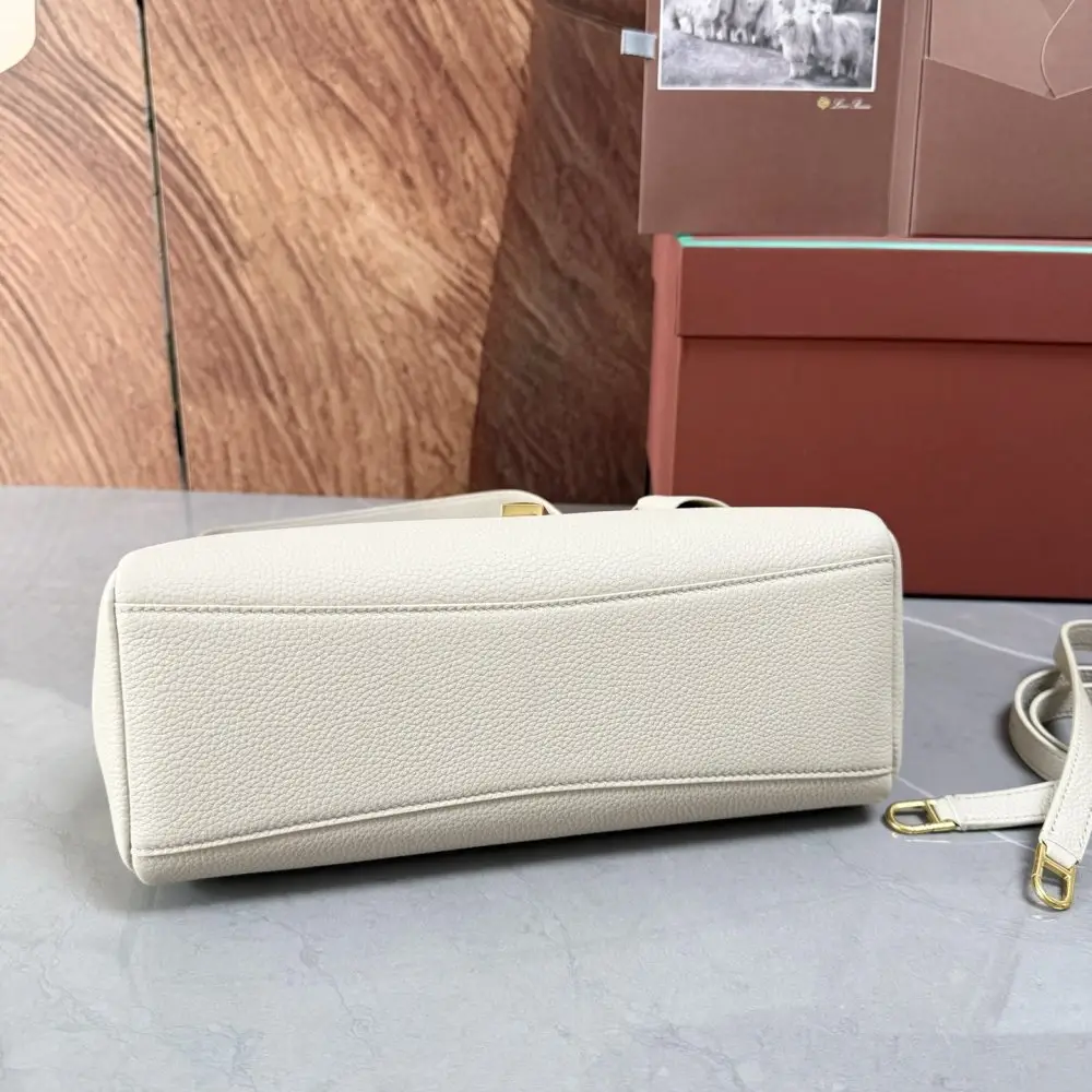 Loro Piana Сумка женская Extra Softy Bag L29 — Фото 3