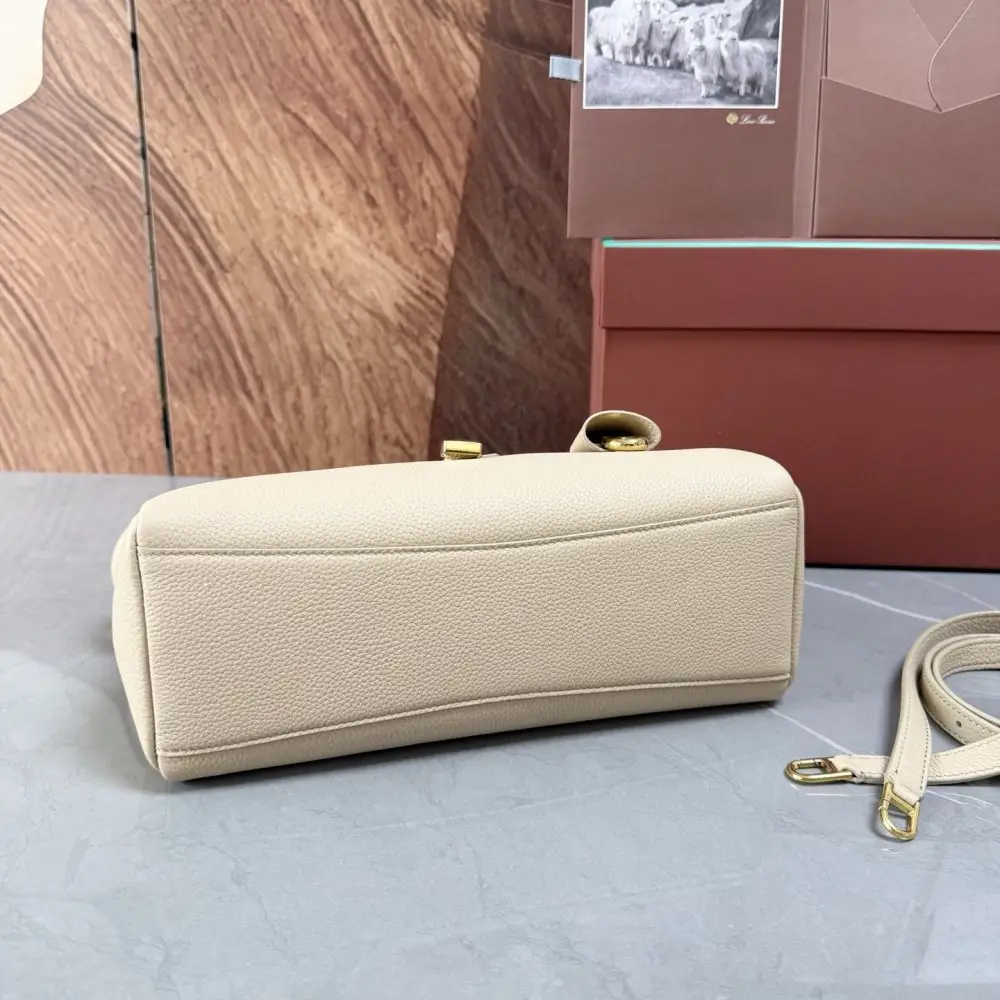 Loro Piana A bag women's Extra Softy Bag L29 — Photo 3
